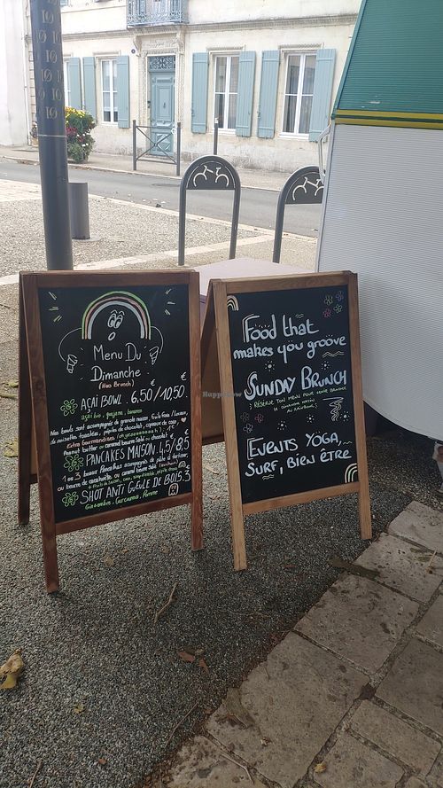 Signs in front with menu at Le Rainbowl in Saint-pierre-doleron