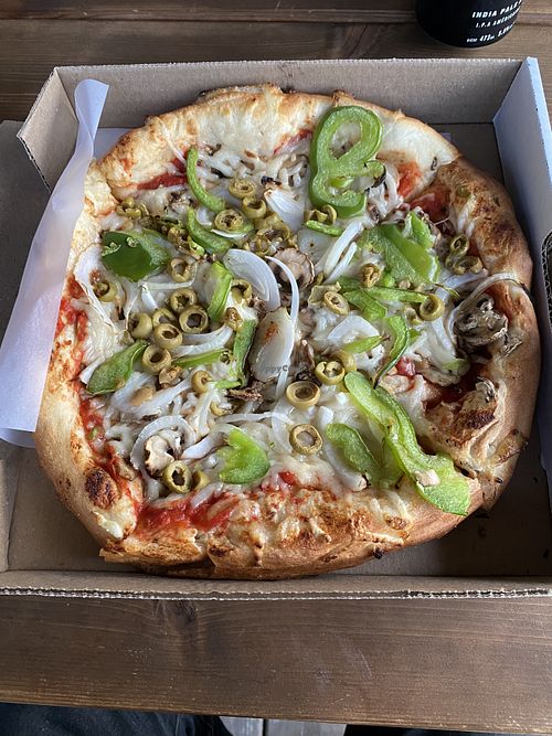 Vegetarian Pizza replaced with vegan cheese  at Phil & Fred Pizzeria in St-jean-sur-richelieu