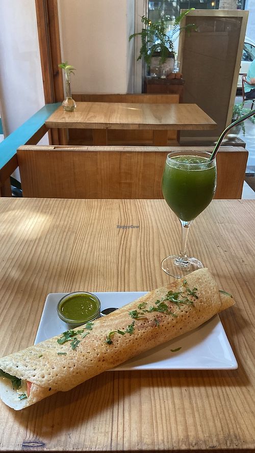 Dosa brunch vegan & fresh juice Cardillac Green  at Dosa Nova in Barcelona
