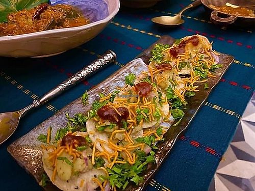 This is one of those classic mashed potato, onion,  chili, cilantro and sev concoction topped with tamarind sauce. And, this is served on crispy wheat chips.  at Shanchayita in Dhaka