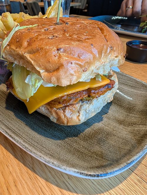 Vegan Cheeseburger at Le Burger in Gmunden