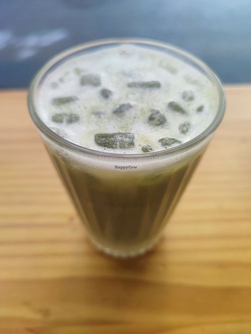 Matcha con hielo at Hispalis Café in Sevilla