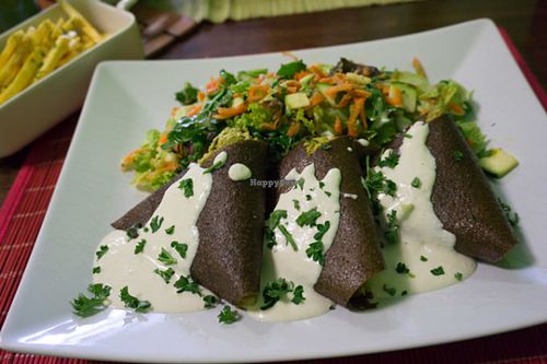 Raw Samosa with zucchini, gold flax seeds, curcuma, dried tomatoes and spinach
 at BEMBA rawfood & plant-based in Bratislava