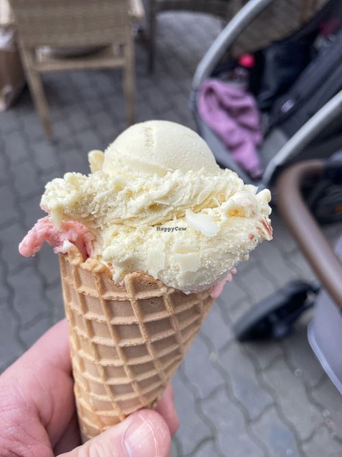 Banana + Strawberry  at Milchbar Pinguin in Leipzig