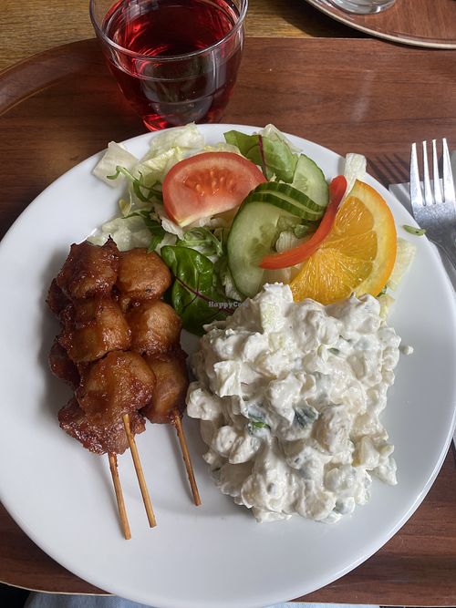 Bbq-skewers with potato salad  at Skogshyddan in Lidkoeping