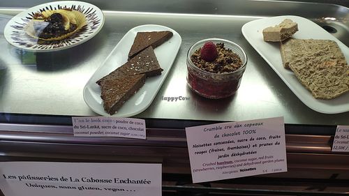 Raw strawberry and raspberry crumble at La Cabosse Enchantée in La Rochelle