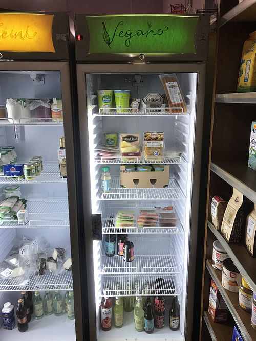 Vegan cheese and more  at La Gallina Cubista in Pontremoli