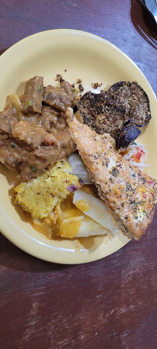 Lunch from the buffet at Natu Center Restaurant Vegetariano in Saltos Del Monday