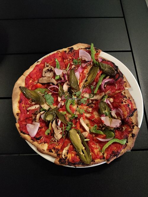 New Delhi pizza with no cheese at Tandoori Pizza & Wing Co - PR in Atlanta
