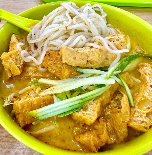 Laksa 😋👍🏼 Available daily  at Ann Healthy Vegetarian 安健康素食 in West Singapore