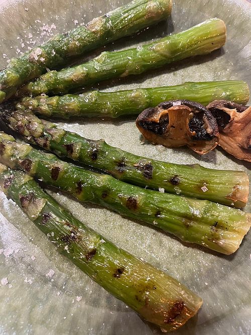 espárragos a la brasa at Restaurant Xabec Calella de Palafrugell in Palafrugell