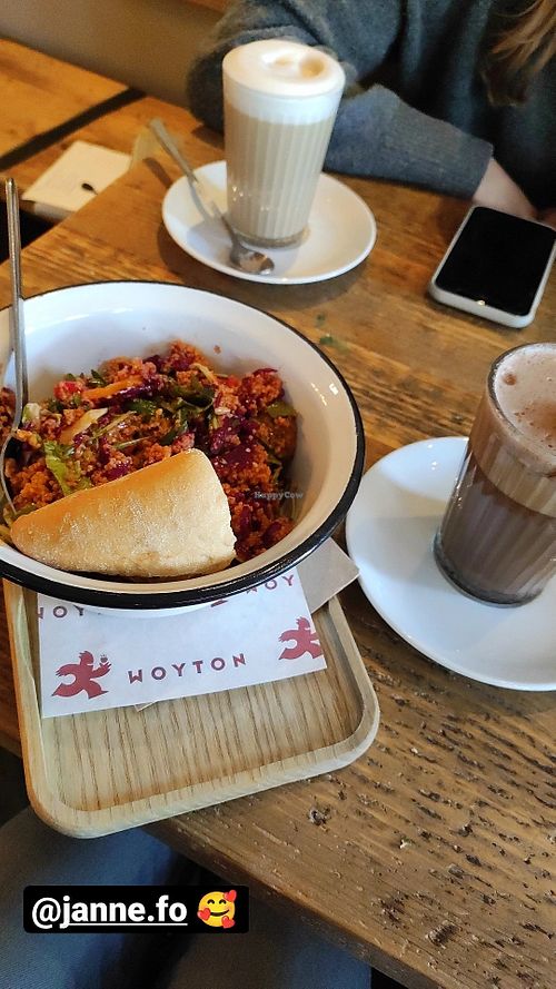 Salat aus der Salatbar, Veganer Moccachino, Veganer Karamell Kaffee (dazu sagen) at Woyton in Oldenburg