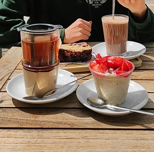 Tee, veganes Bircher Müsli, Veganer Kakao, veganes Blaubeer-Bananenbrot at Woyton in Oldenburg