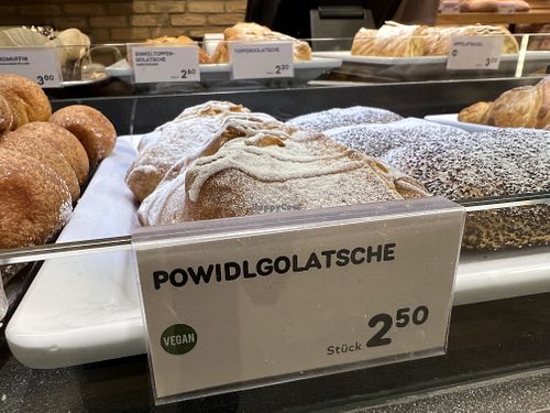 vegan curd cheese danish   at Anker - Südtiroler Platz in Salzburg