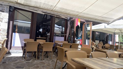 Terrace at la Fontaine du Jerzual in Dinan