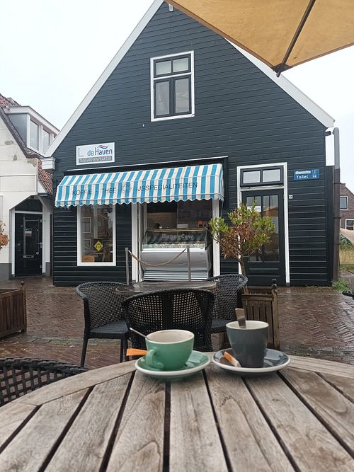 Excellent cappuccino with almond milk ! at IJssalon Dolci & Gelati in Monnickendam