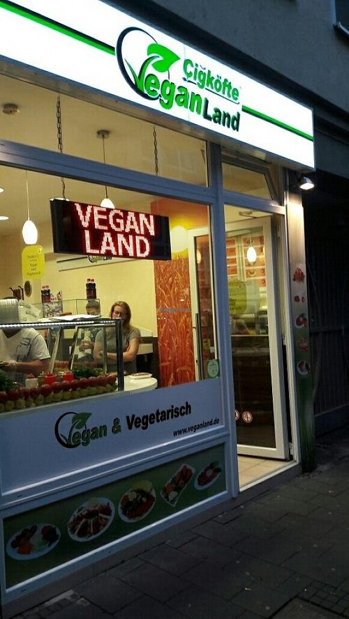 Hard to miss  at Veganland - Weidengasse in Cologne