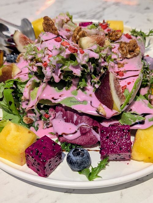 Figs and seasonal fruit salad with yogurt at Vegan Amore 蔬慕 in Taipei