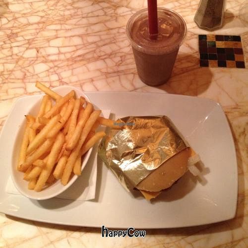 vegan burger at Wynn Hotel - Zoozacrackers Deli in Las Vegas