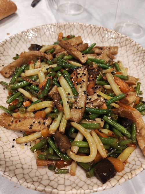 Vegan chicken with vegetables at El Saúco in Gijon