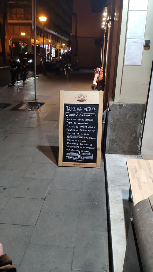 Sign outside at La Perra Verde in Barcelona