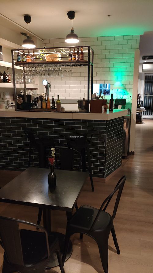 Bar at La Perra Verde in Barcelona