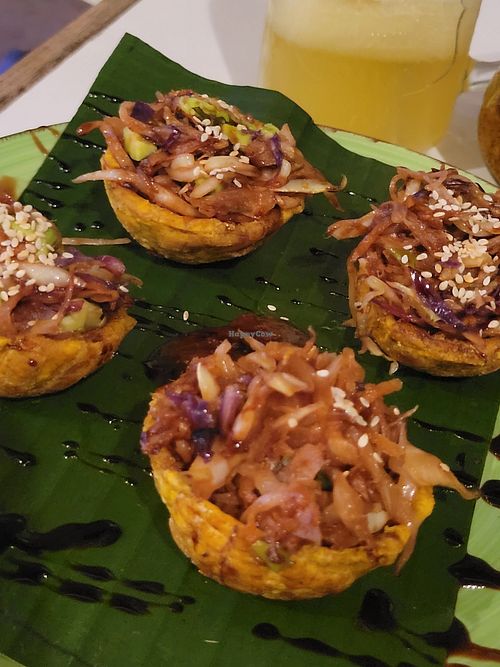 Veggies in plantain bowl at Pura Vida in Roatan