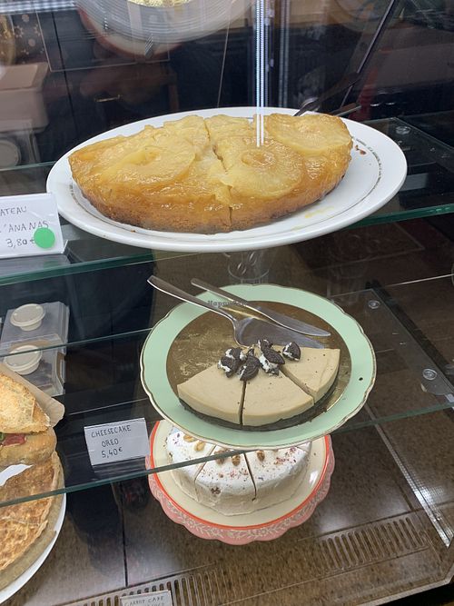 Dessert choices, cake, Oreo cake, carrot cake.  at L'arche À L'eau in Reims