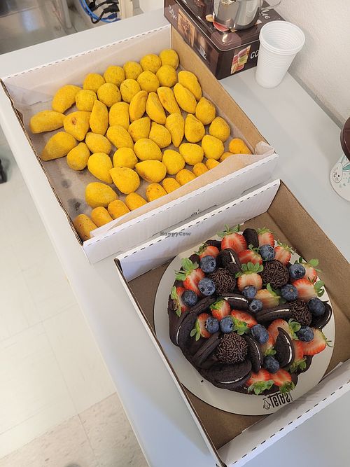 Mix de salgadinhos e brownie at Divinas Tetas in Curitiba