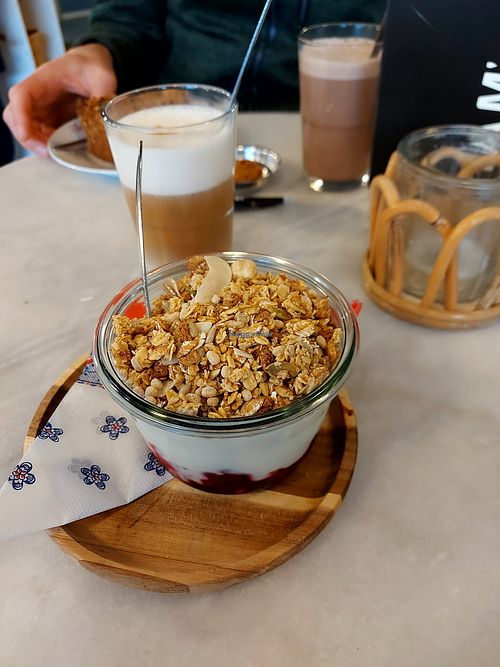 Granola and fruit yogurt 😋 at Y.A.M's Koffie & Lunch in Harderwijk