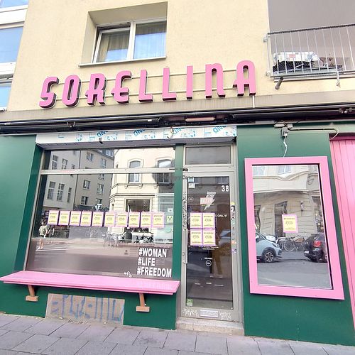 Razzo is now closed and being refurbished at RAZZO Vegan Pizza Bar in Cologne