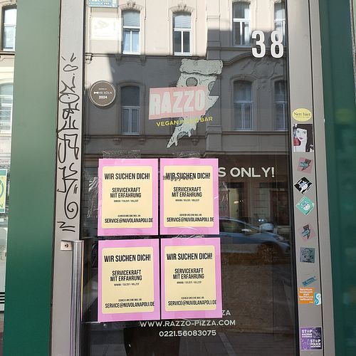 Razzo is now closed and being refurbished at RAZZO Vegan Pizza Bar in Cologne
