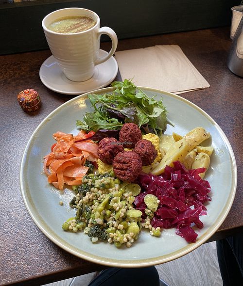 Falafel salad plate & Matcha Latte 💚  at Zappa's in Totnes