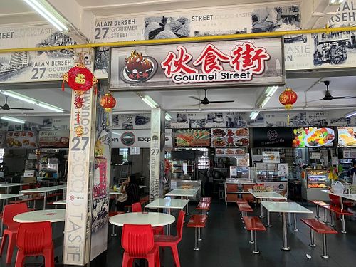 inside this coffee shop
Photo by Henry Lau aka Mr Purple at Donutchella in Central Singapore