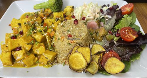 Tofu-Curry mit Quinoa   at Green Tree in Lisbon