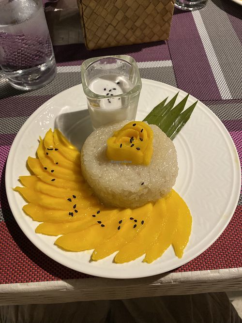 Sweet sticky rice with mango    at Aroi Makmak Thai Station in San Juan Siquijor