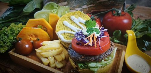 multi color hamburger giving multi vitamin choices from all natural organice vegetables at Loving Hut Diệp Lâm Vegan in Ho Chi Minh City