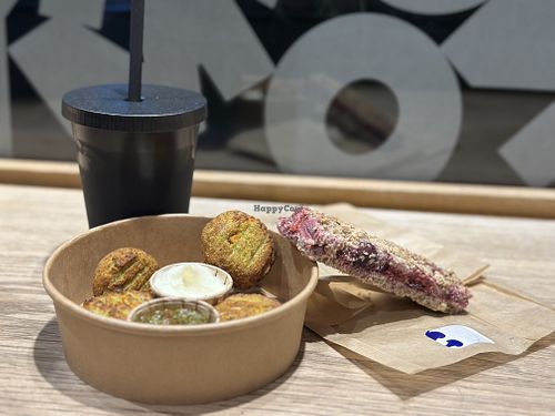 Shake - veggie snacks-   at Nom Nom Nom - Haarlemmerdijk in Amsterdam