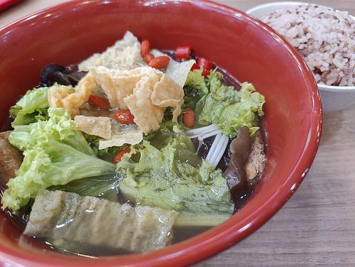 Bak kut teh soup with brown rice at Yi Su Pin 一素品 - Chinatown in Central Singapore