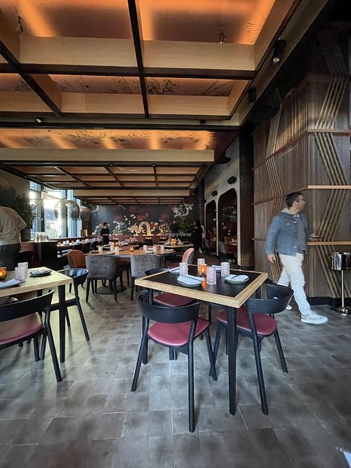 Interior ambiance   at Planta Queen in Chicago