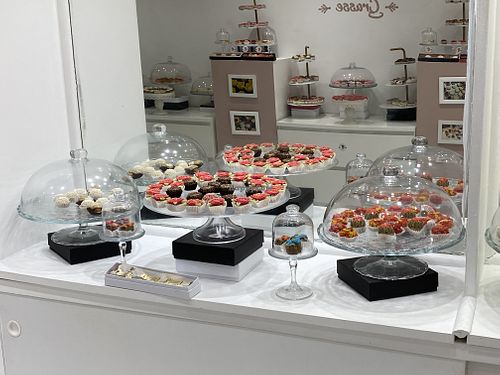 The miniature cakes are like works of art. All vegan 🌱   at Les Caprices de Pauline in Grasse