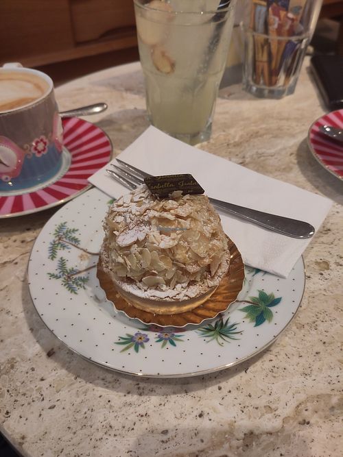 Apple-almond tart at Isabella Pâtisserie in Munich