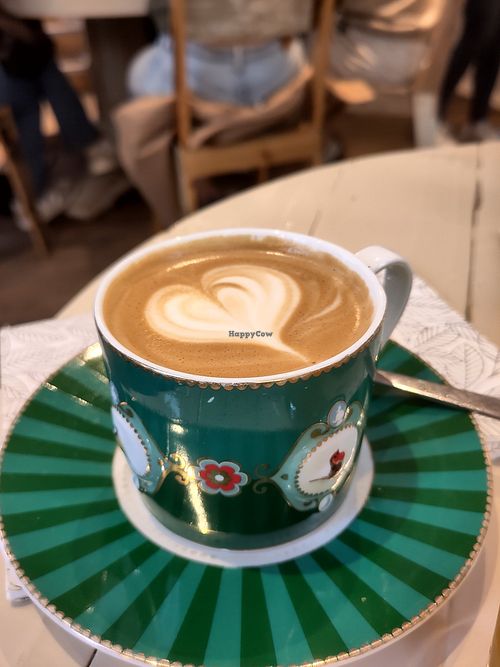 Oat flat white at Isabella Pâtisserie in Munich