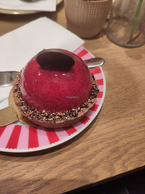 Vegan Cherry Lady at Isabella Pâtisserie in Munich