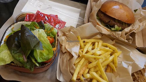 Classic burger meal deal at Roni Maadanei Boutique - VBurger - Roni's Hummus - La Plata Mia in Zikhron Yaakov