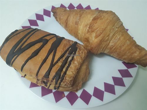 Pain au chocolat aka. napolitana + croissant at La Barra Dulce in Madrid