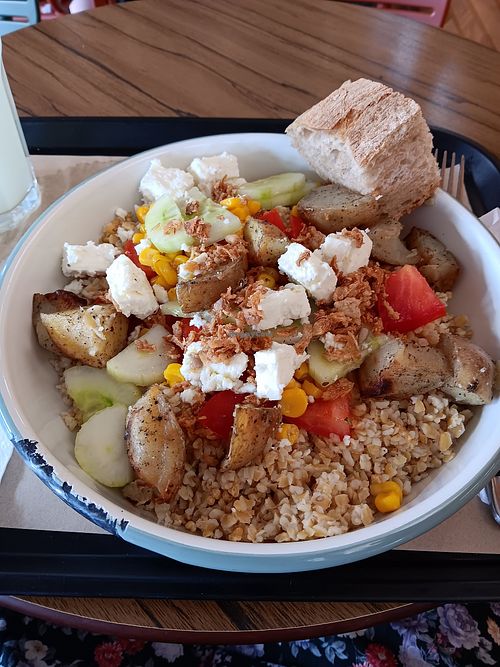 Custom salad at Eggplant in Marseille