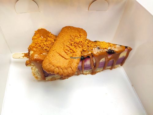Vegan lotus blueberry cheesecake at Nani's Cheesecake in Cologne