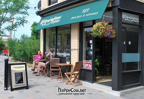 Exterior summer pic at SimplyRaw Express in Ottawa