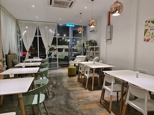 inside in nice, clean and cool at Six Spring Vegetarian Cafe in Penang